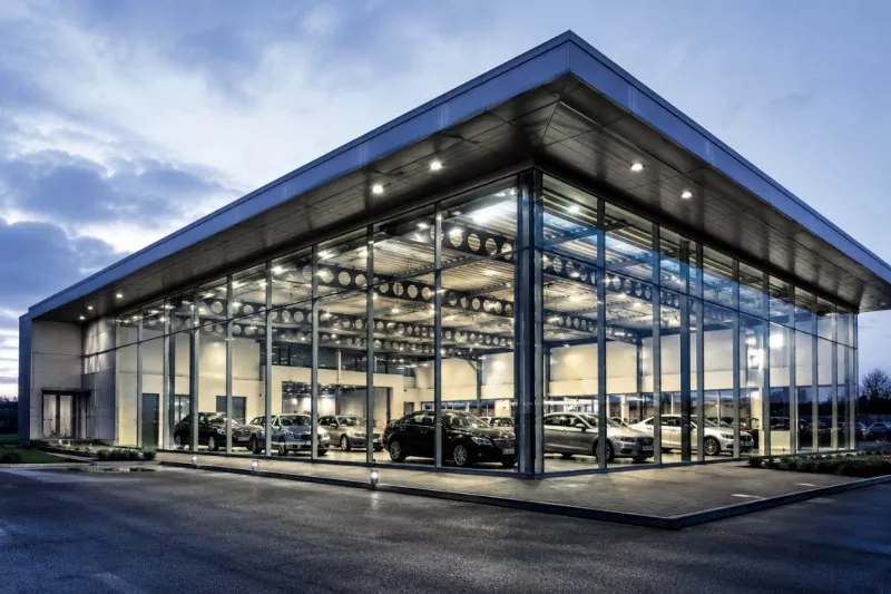 Mengapa Desain Bentang Besar Menjadi Keunggulan Inti Konstruksi Showroom Mobil Rangka Baja?