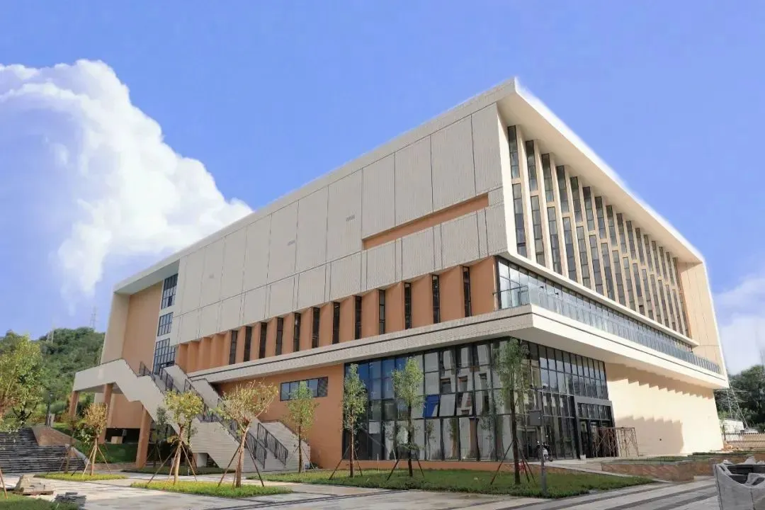 Konstruksi Baja Gedung Olahraga Kampus